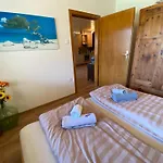 Seewohnung Weiss Glanz