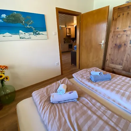 Seewohnung Weiss Glanz